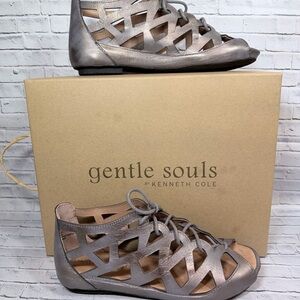 Gentle Souls Women's Pewter Metallic sandals